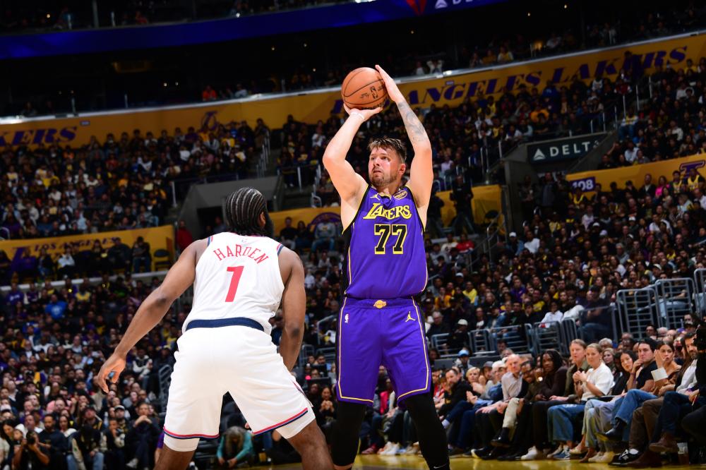 被抬上担架 被抬上担架