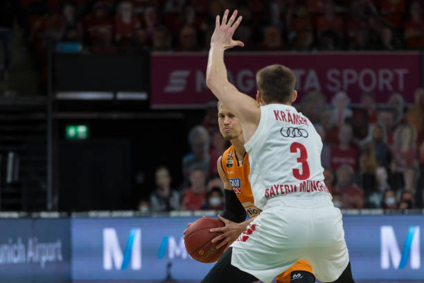 频繁遭遇被 频繁遭遇被