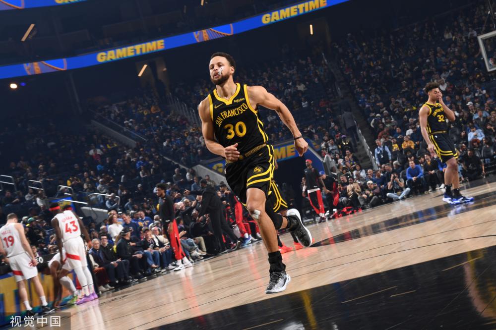 队在攻防两 队在攻防两